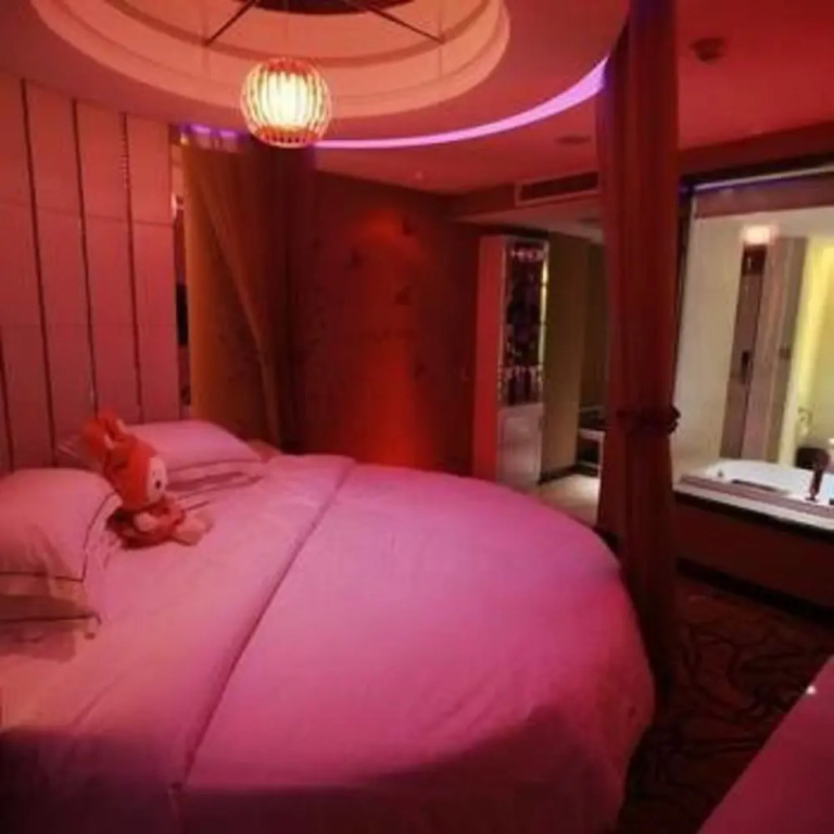 Bin Li Uptown Hotel
