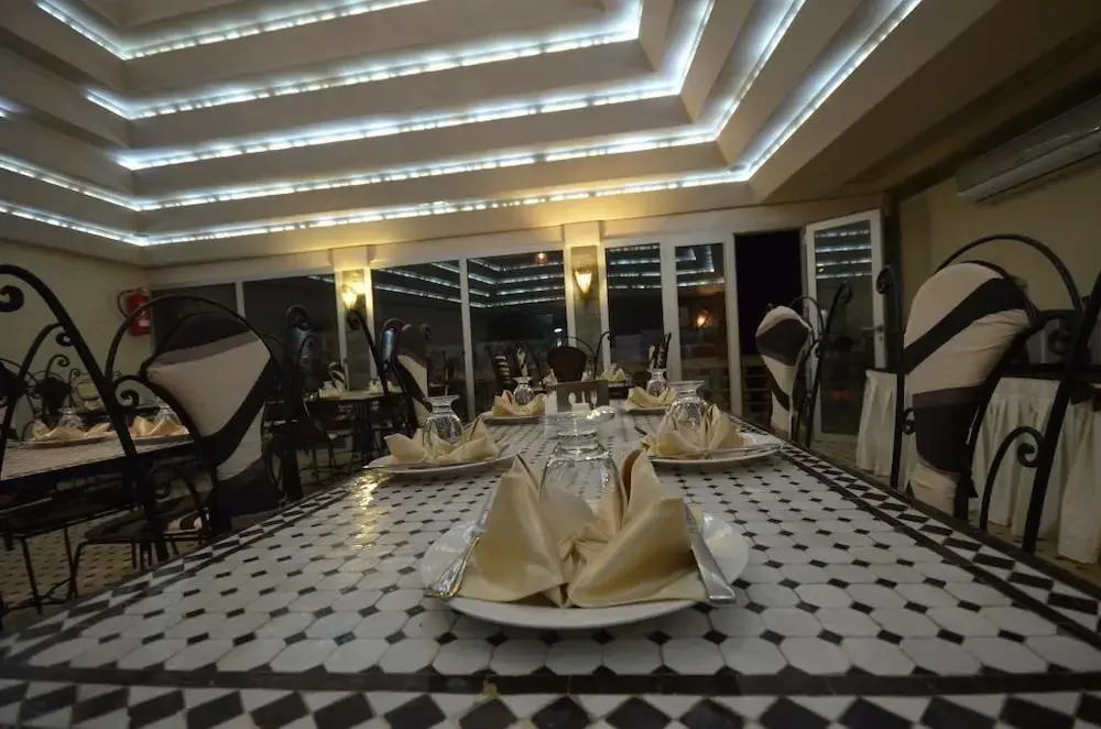 Hotel Pyramides