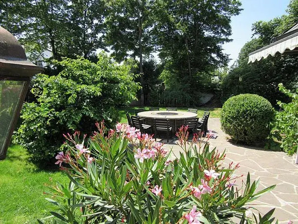 Edelweiss Parkvilla Garni