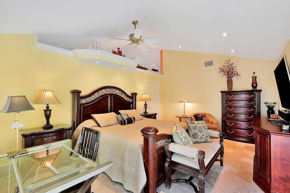WH1074 3 Bedroom Holiday Home by Marco Naples Vacation Homes