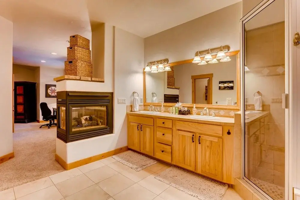 Nangle Woods  4 Bedroom Townhouse by RedAwning