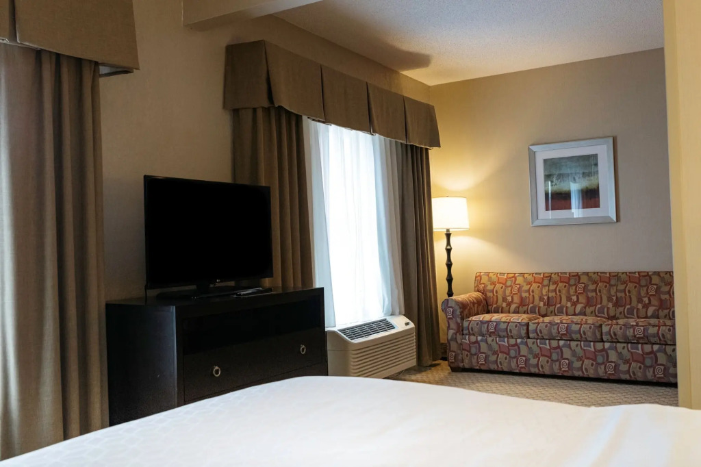 Holiday Inn Express & Suites - Olathe North by IHG