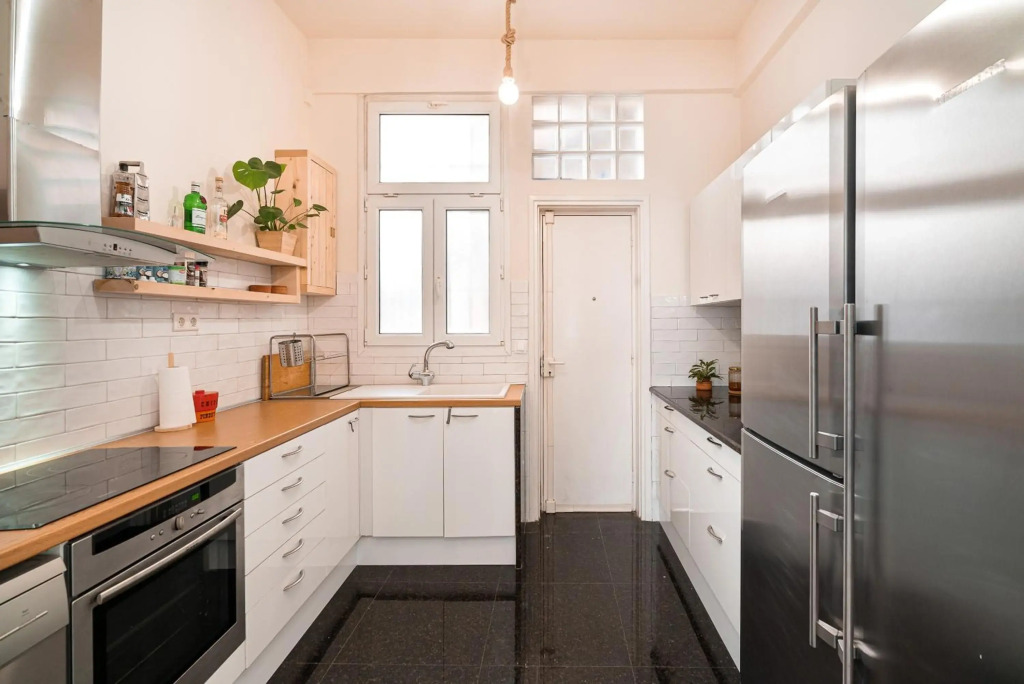 Spacious & Artistic Retro 2 Bedrooms Apt + SAUNA