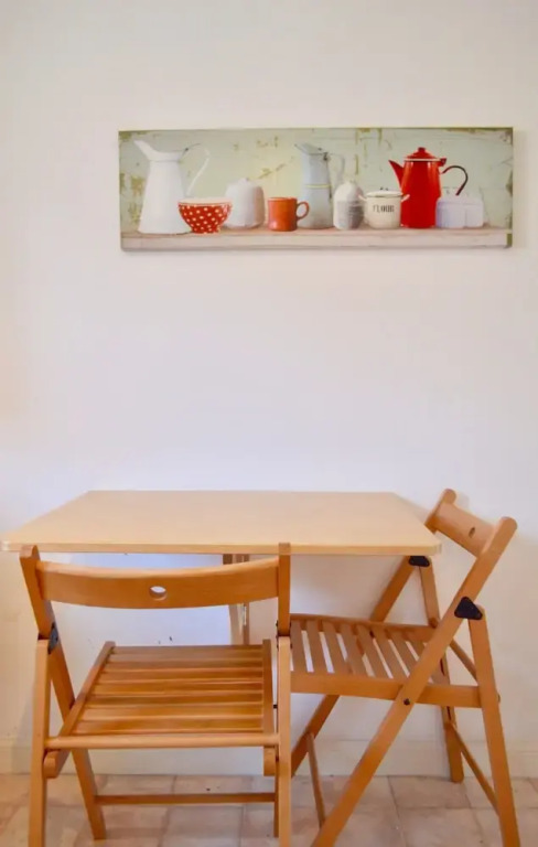 Modern Two Bedroom Flat in Leith