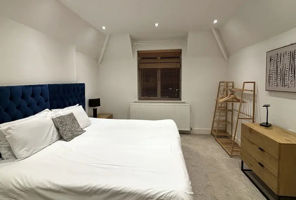 Large Home near city centre, UOB & QE hospital