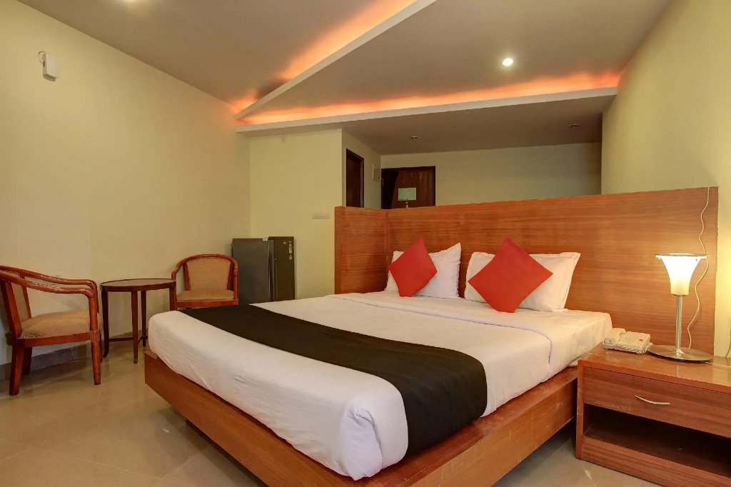 Capital O 75696  Hotel Western