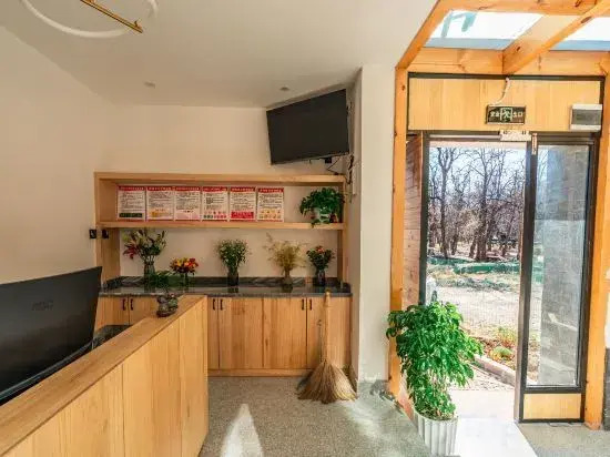 Eryuan Under the Plum Tree Lakeview Vacation Apartment