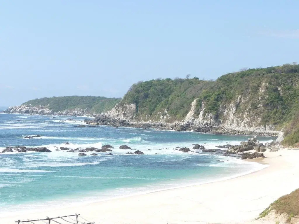 Manta Raya Hotel - right on the beach