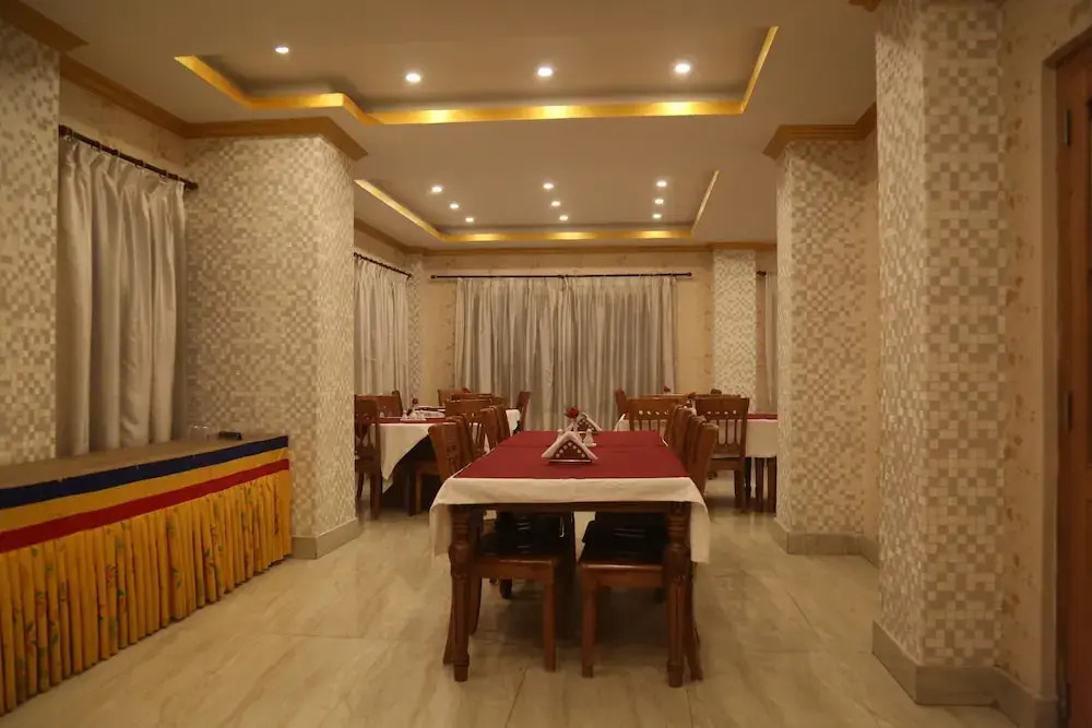 Hotel Golden Roots