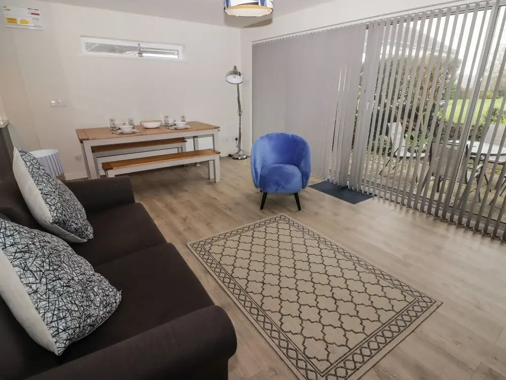 16 Coedrath Park