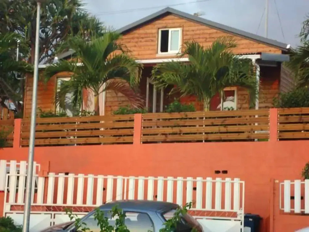 House With 2 Bedrooms in Saint Paul, With Wonderful sea View, Enclosed
