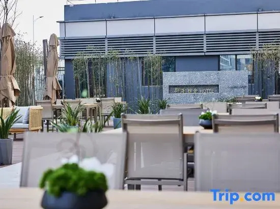 Yuhai Elegant Hotel (Ningbo Qianwan New Area Lishi Plaza )