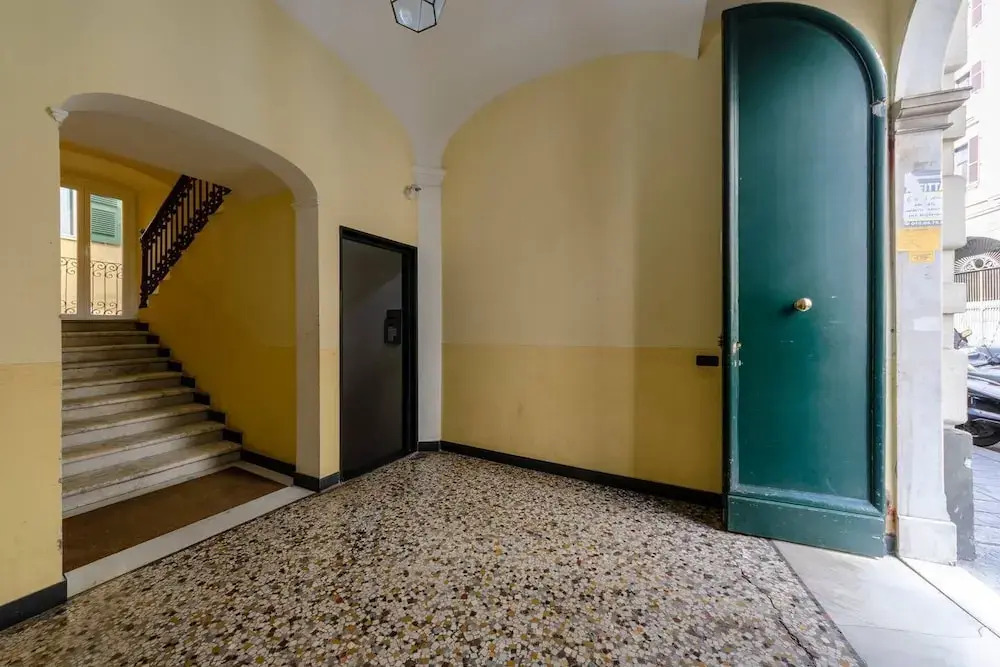 JOIVY Band House di Fronte al Terminal Traghetti