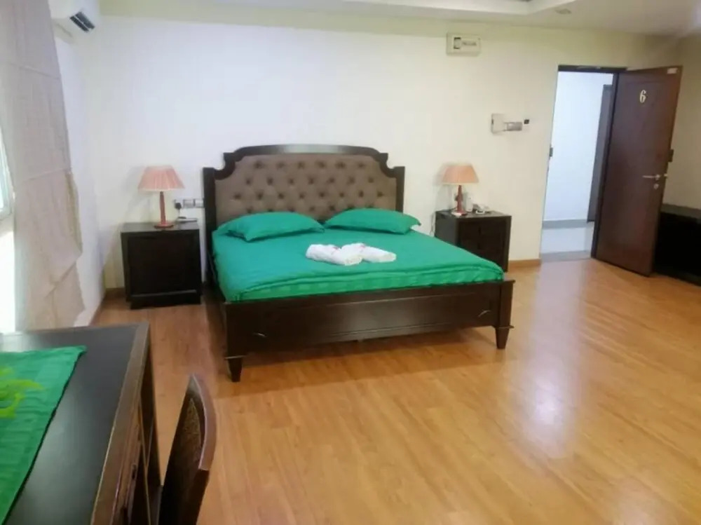Capital O 90653 Maxwell Inn Boutique Hotel