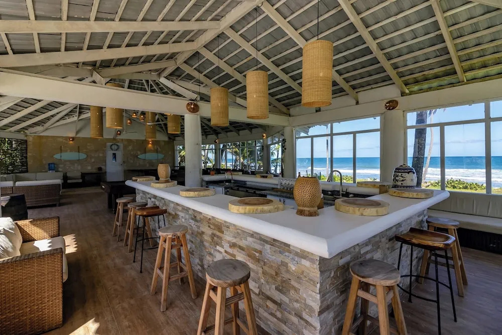 Room in Guest Room - Oceanfront Suite With Kitchenette Stunning Views & Secluded Luxury
