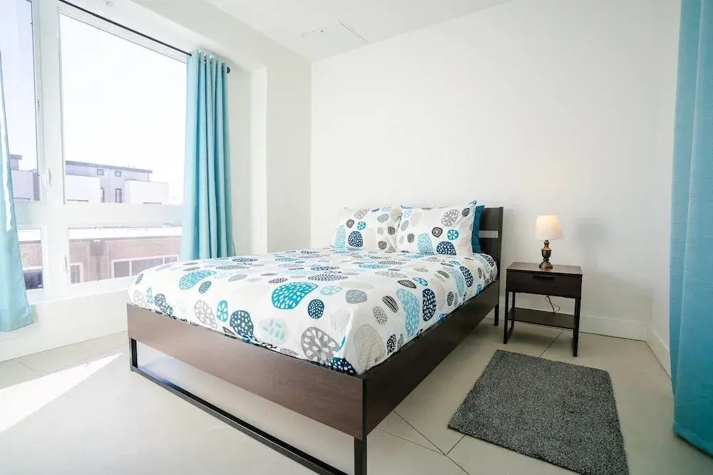Minimalist & Alluring Condo, Walk to Mile High