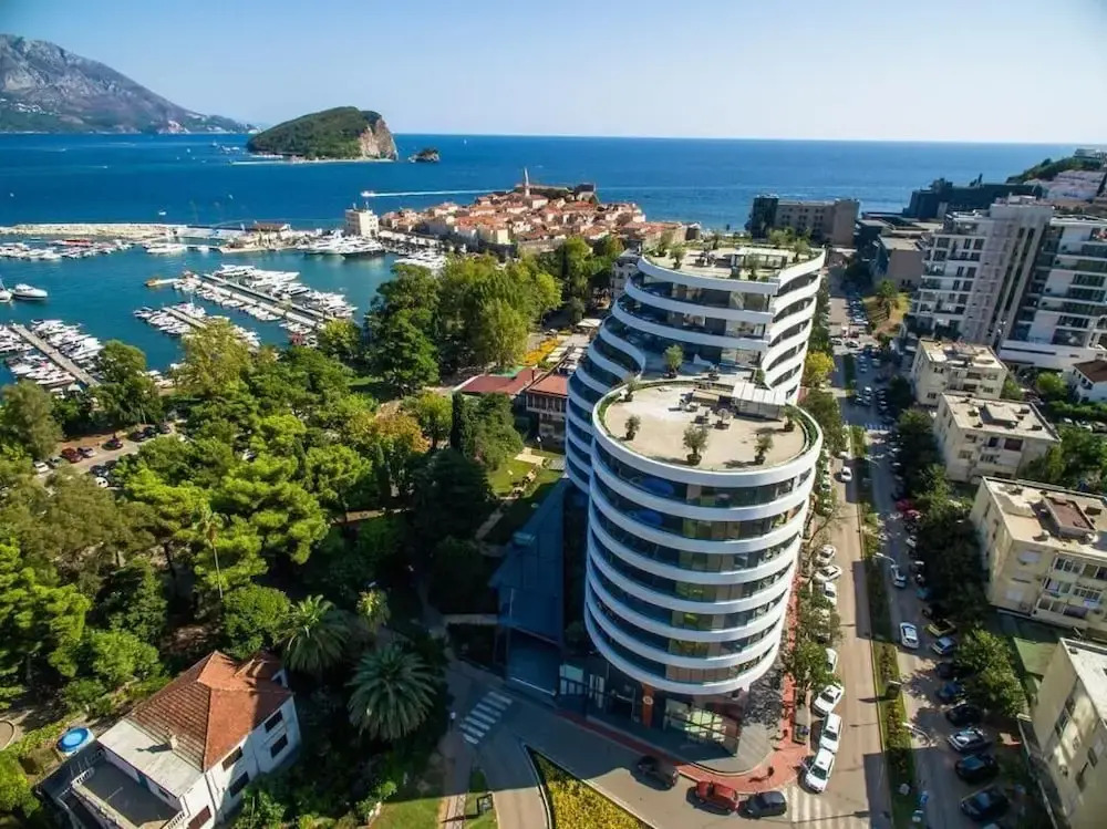 Blue Moon Apartments