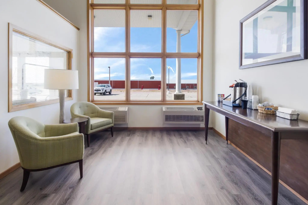 Alliance Hotel & Suites, a Howard Johnson by Wyndham