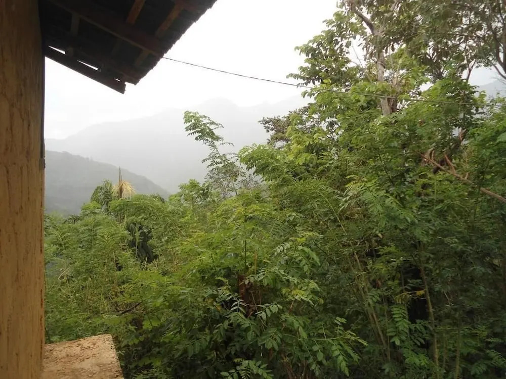 Meemure isabulana resort - Hostel