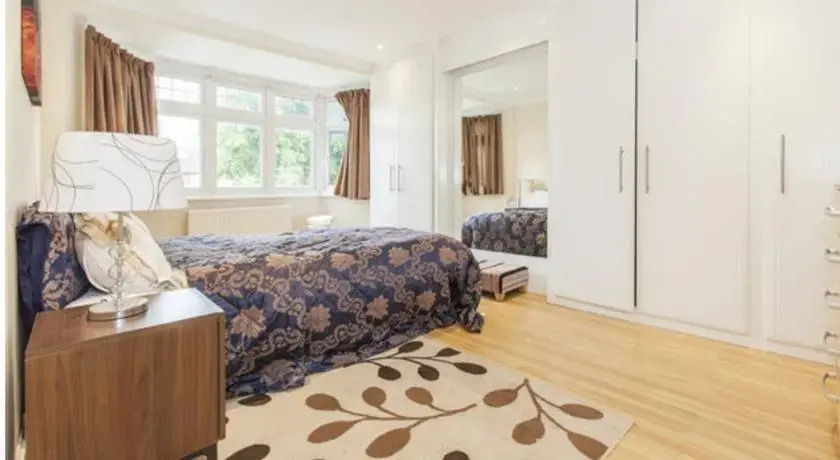 Three-Bedroom House on The Vale