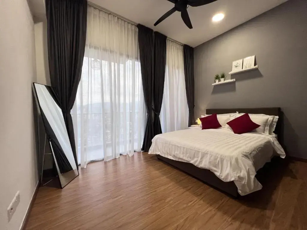 Contemporary & Stylish Suite#Georgetown#Sky Pool#2 BR, Living Room with Double Bed