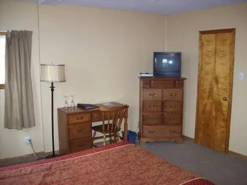 Loyalist Inn & Suites