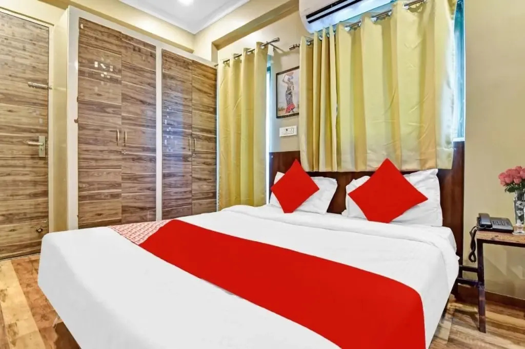 Oyo 84809  Mahalaxmi Guest House