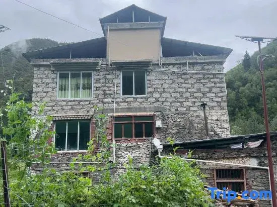 Siguniang Mountain Linxi Yashe Homestay (Shuangqiao Valley Scenic Area)
