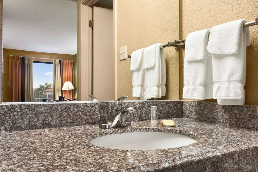 Super 8 by Wyndham Hattiesburg North - University Area