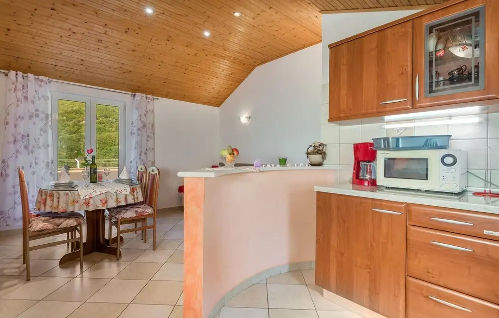 Stunning Apartment in Brsec With 1 Bedrooms and Wifi