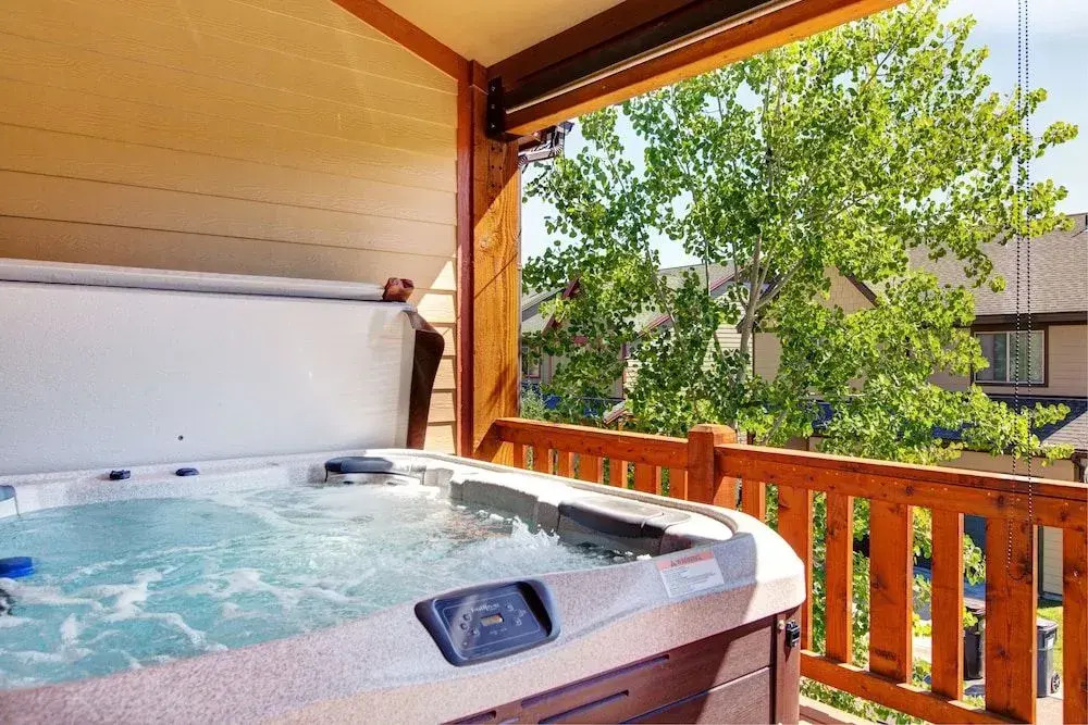 4BR 3.5BA Urban Alpine Home by RedAwning
