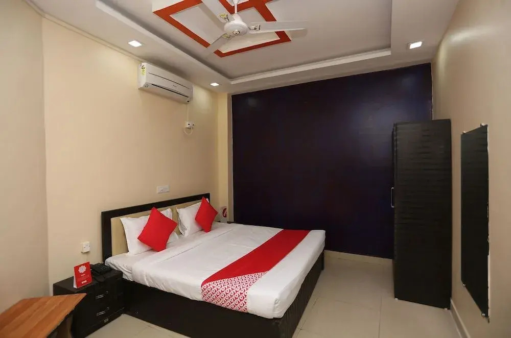OYO 22665 Hotel Dev Shree