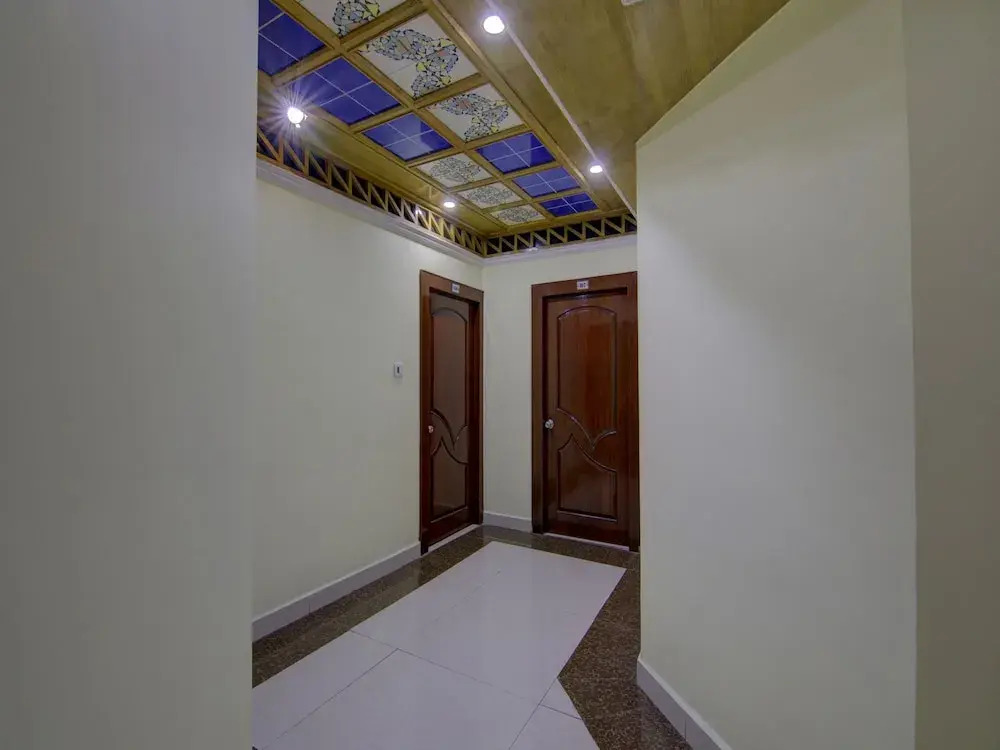 OYO 16120 Balajee Classic Inn