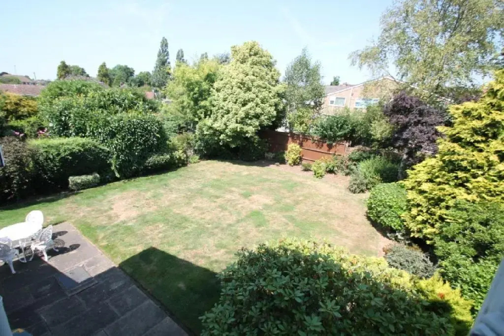 Nicely decorated 3 bedroom house near Heathrow, London