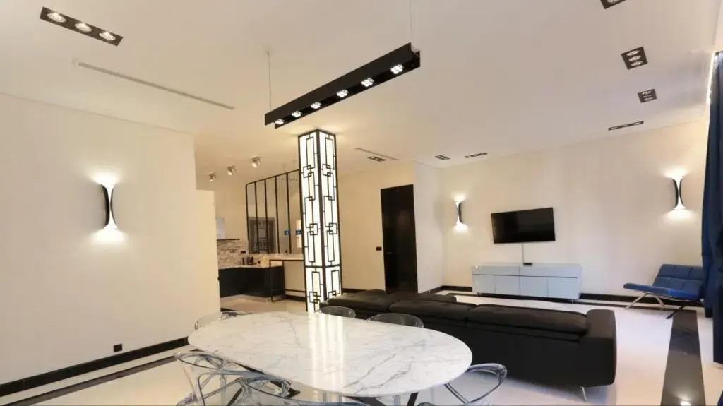 110 m2 golden square, renovated, 20metres croisette, parking private