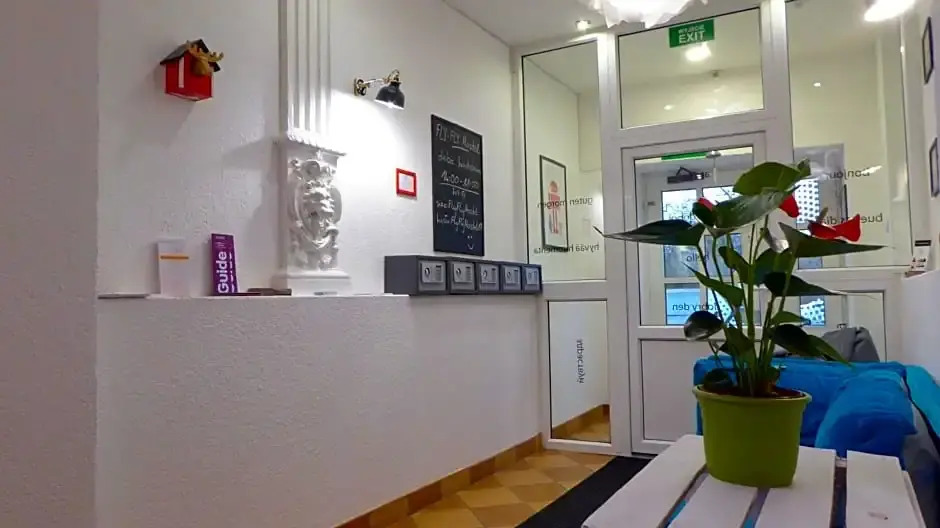 FlyFly Hostel , darmowy parking , rezerwuj przez urządzenia mobilne -10 procent