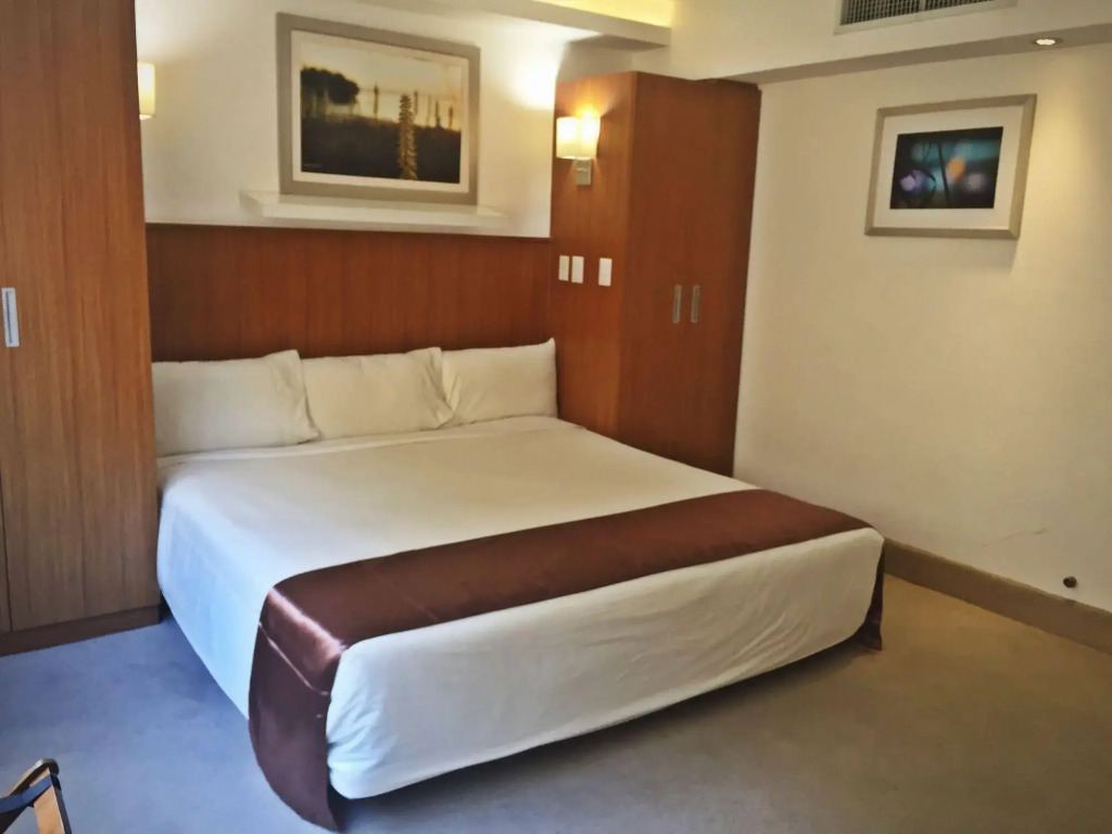 Weston Suites Hotel