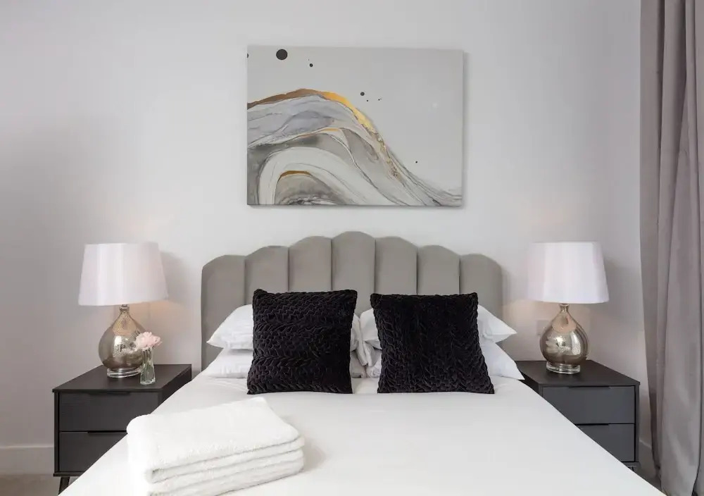 Deluxe South Central London Apartment