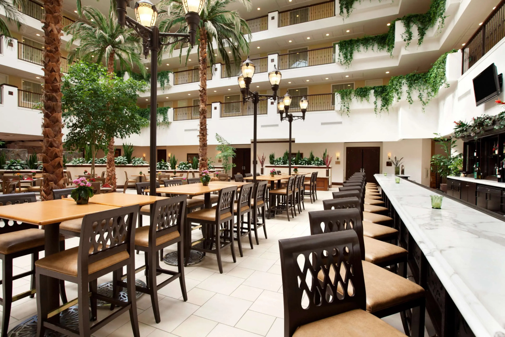 Embassy Suites La Quinta Hotel & Spa