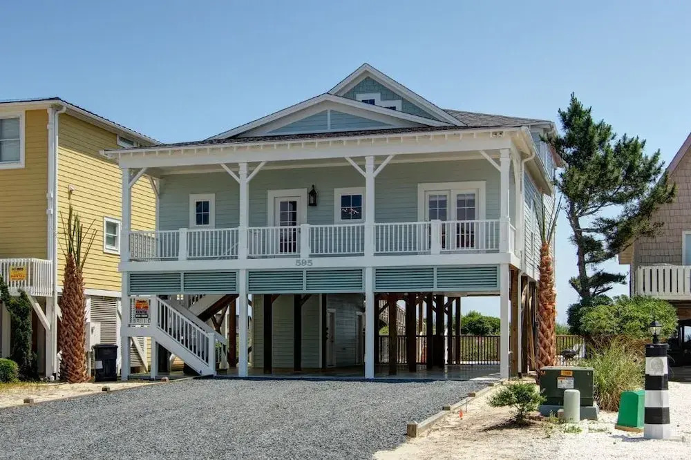Latitudes - 5 Br Home