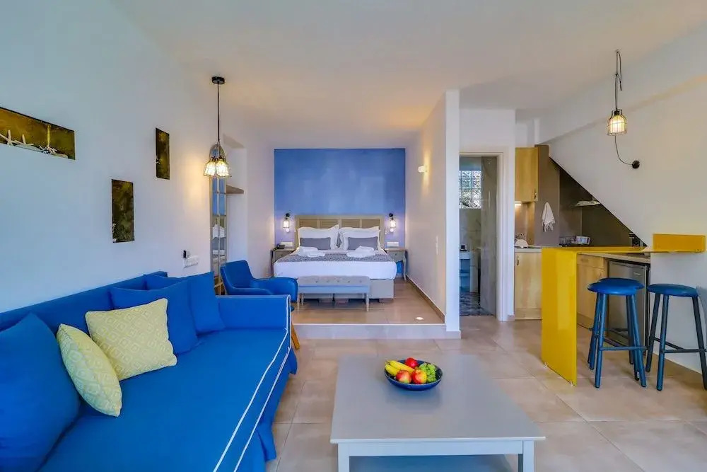 Theros Villas & Suites