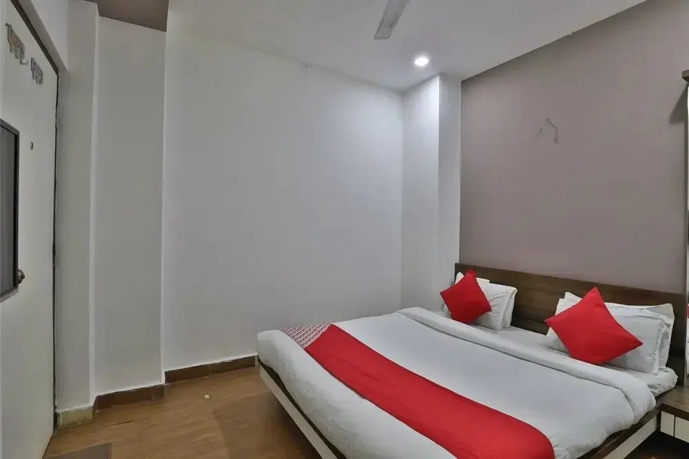 Knk Hotel by OYO Rooms