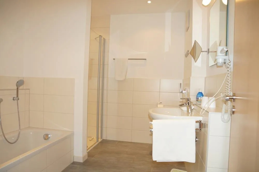 Seehotel und Appartements Schnöller