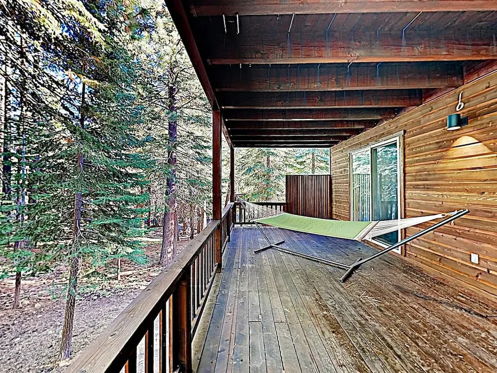 Big 5br W/ 2 Sunny Decks + Rec Center Access 5 Bedroom Home