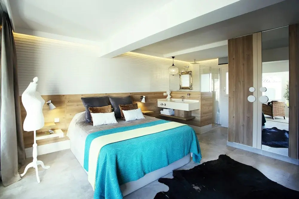 Cabaret Terrace Suite
