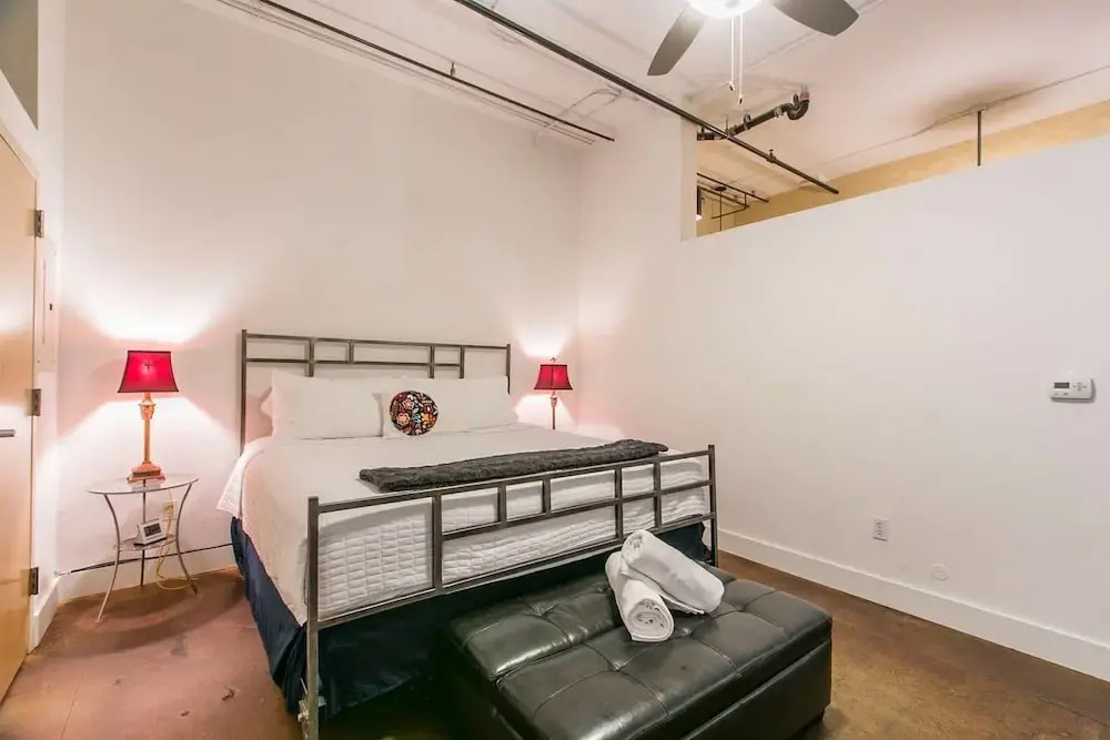 Littlefield Lofts, Hosted by Placemakr - 6th St