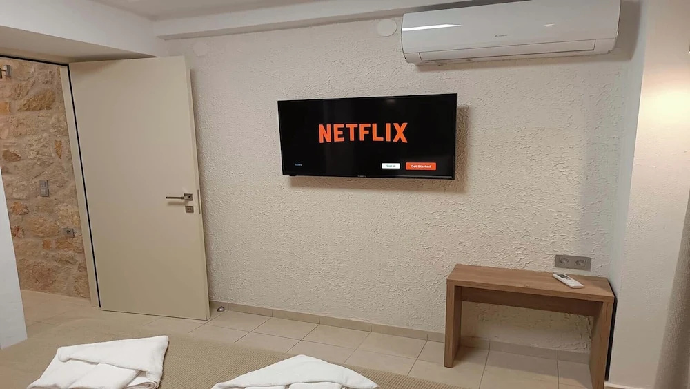 Elisa Luxury Suite in Nea Flogita