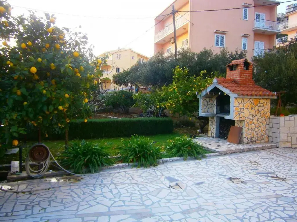 Apartments Vin - 40 m from sea