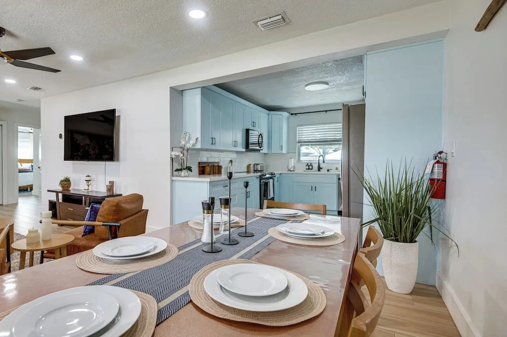 Pool & Spa, 2 Blocks to Beach! Cocoa Beach Retreat