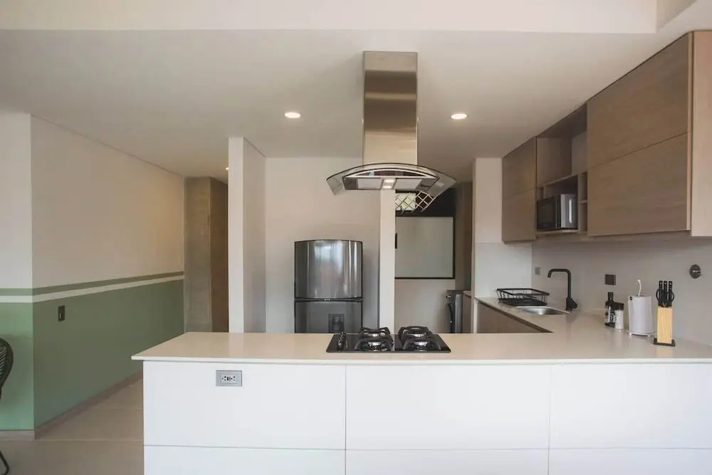 Cool 3 BR W/ Balcony in Laureles Medellín